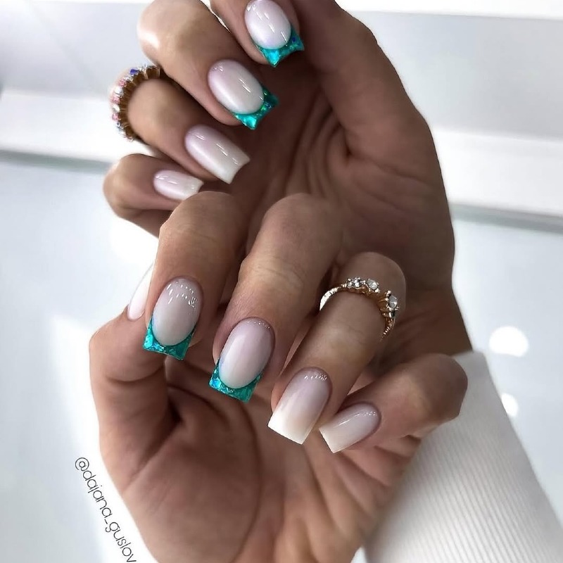 Квадратний Французький Омбре: Білий, Зелений, Бежевий Манікюр з Блиском