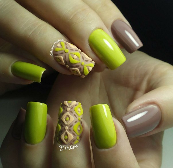 Зелений 3D манікюр з геометричним візерунком на квадратних нігтях