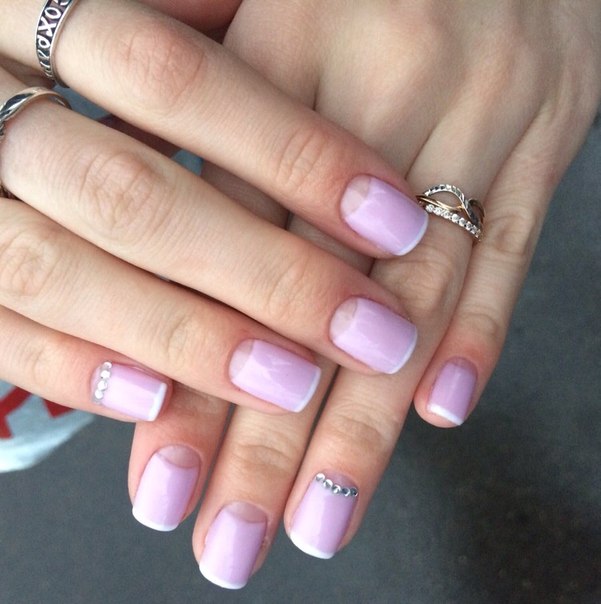 Фіолетовий френч з негативним простором та стразами