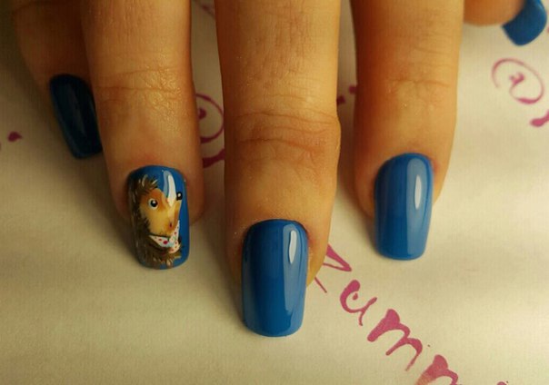 Максималізм у синьо-коричневих кольорах з ручним розписом