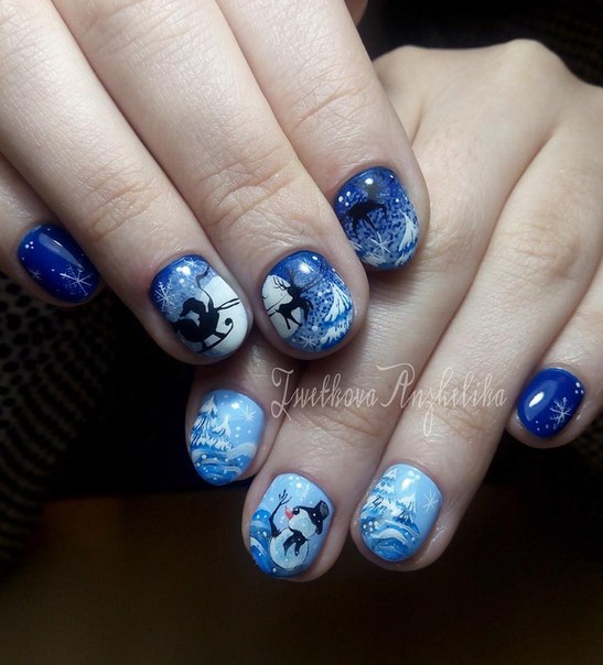 Синій зимовий манікюр з ручним святковим розписом на овальних нігтях