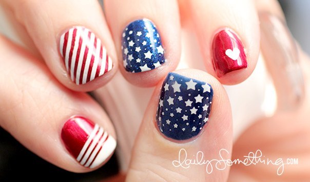 Літній синьо-червоний геометричний манікюр: ручний розпис на коротких нігтях