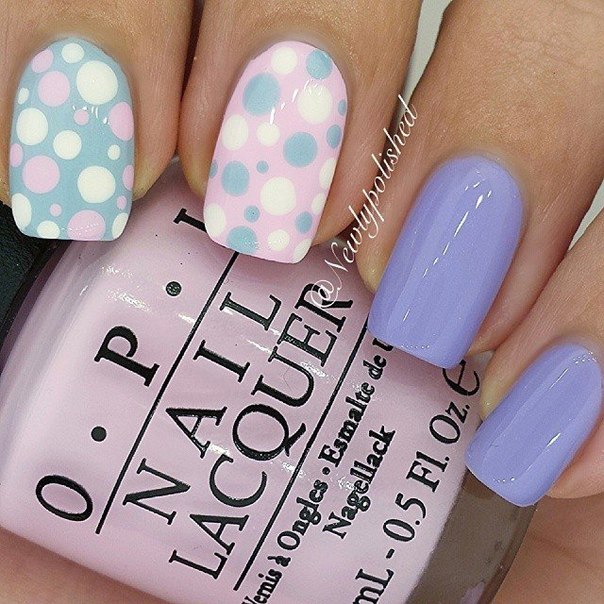 Овальний манікюр з фіолетово-рожевою геометрією: ручний розпис для весни