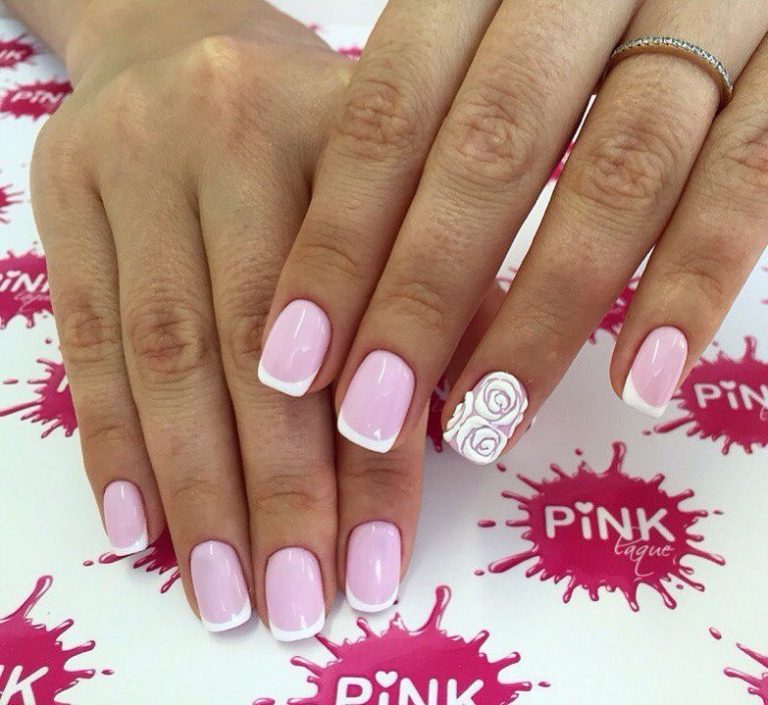 Рожевий френч манікюр з 3D квітами та ручним розписом