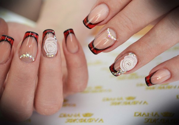 Довгий бежевий френч манікюр з червоними 3D квітами