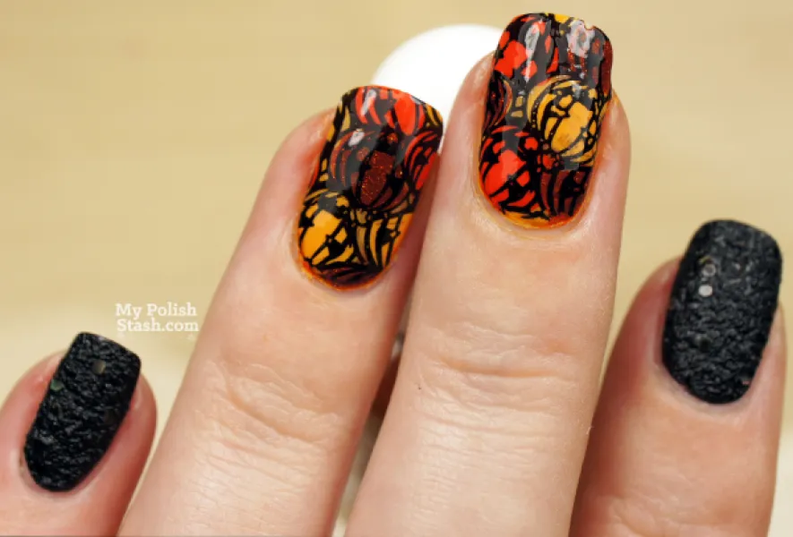 Максималізм Хеллоуїна: чорно-помаранчевий 3D-дизайн на круглих нігтях