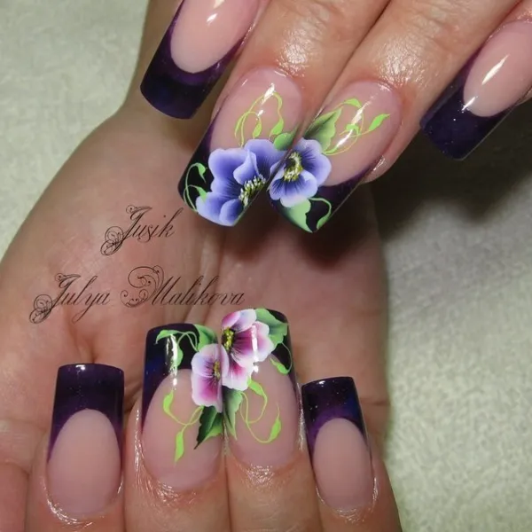 Максималістичний френч: фіолетово-зелені квіти на довгих квадратах