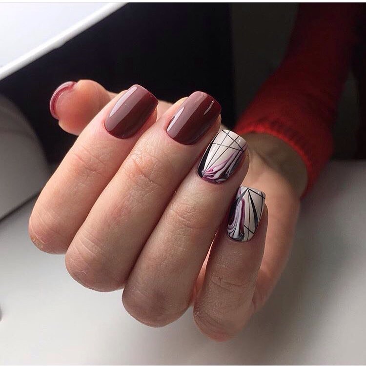Бордовий манікюр з білим геометричним та мармуровим розписом