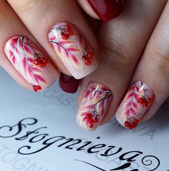 Бордовий манікюр з 3D квітковим розписом для осіннього настрою