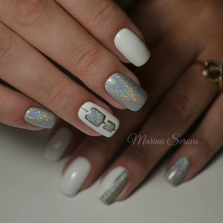 Білий манікюр з геометричним сріблом та блискітками на квадратних нігтях