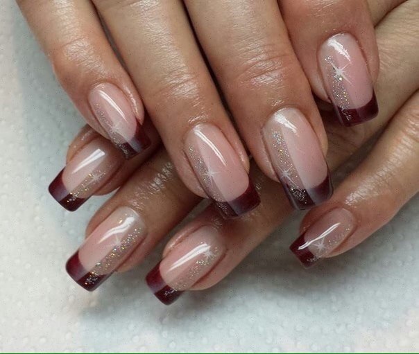 Розкішний бордовий френч з блискучим сріблом на довгих квадратних нігтях