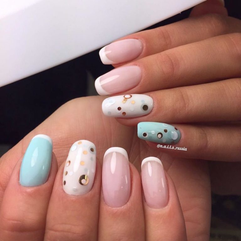 Мінімалістичний рожевий френч з золотим акцентом