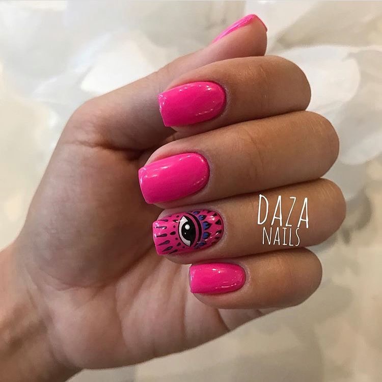 Абстрактний манікюр з 3D ефектом на коротких нігтях