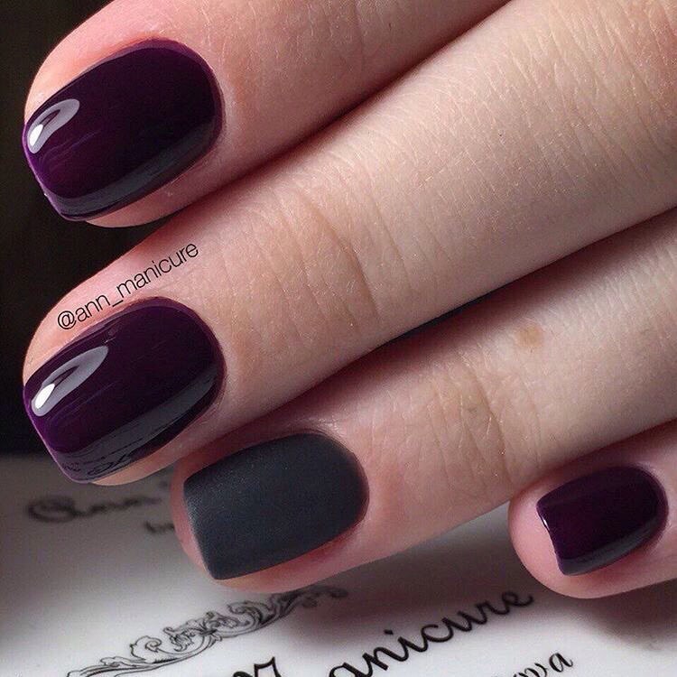 Матовий фіолетовий манікюр з чорним блискучим акцентом