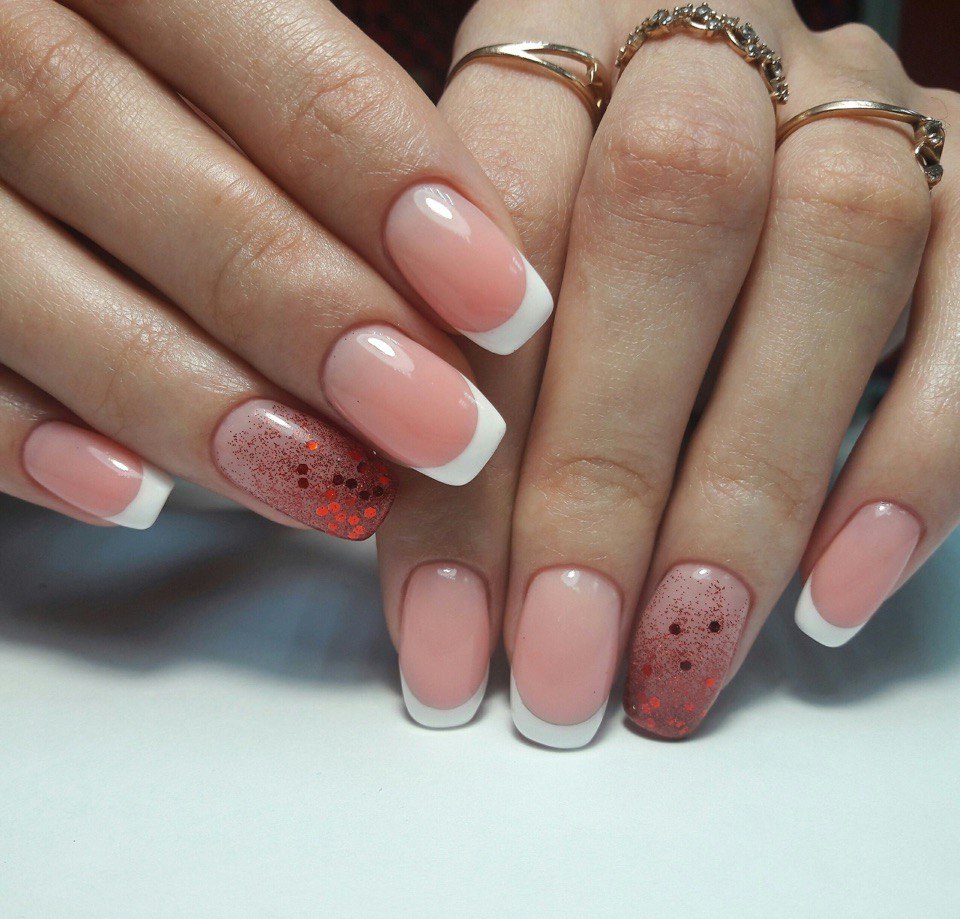 Рожевий френч манікюр з червоним акцентом та блискітками