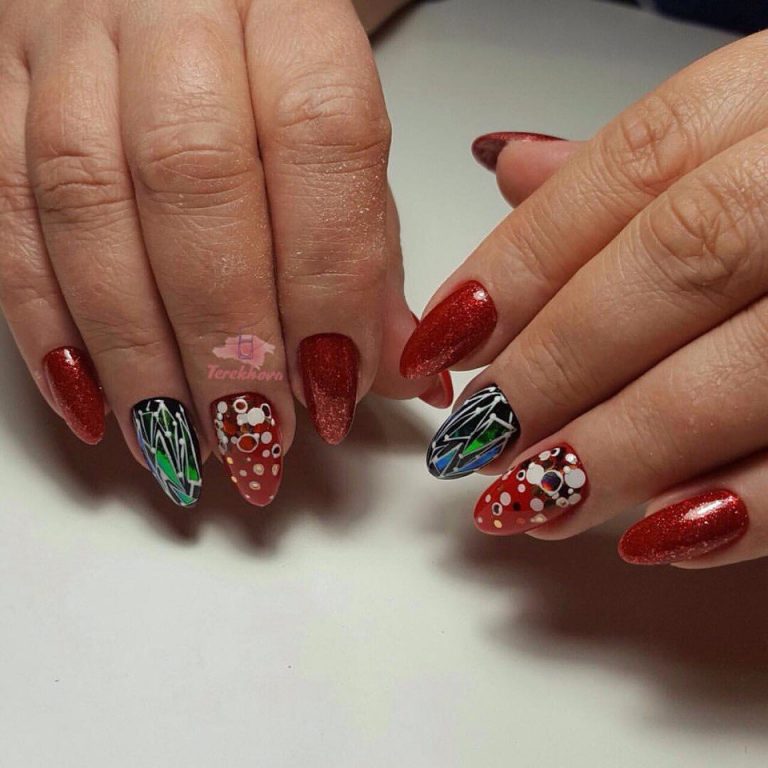 Червоний манікюр стилет з геометричним максималізмом та блиском