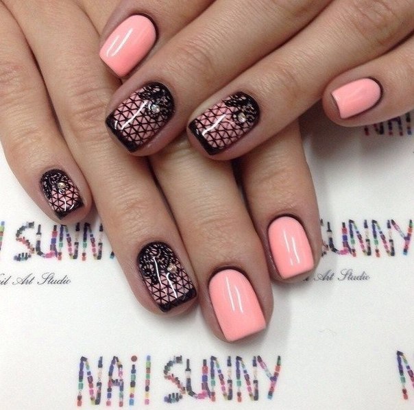 Манікюр рожевий: геометрія, блиск і стрази