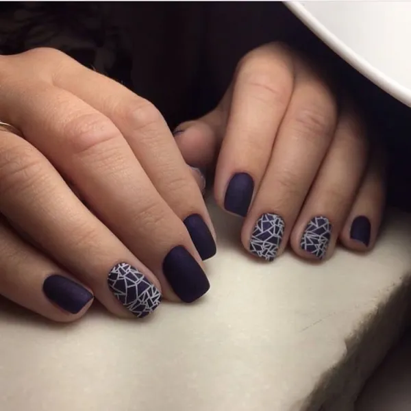 Матовий фіолет з білою геометрією: сучасний квадратний мінімалізм