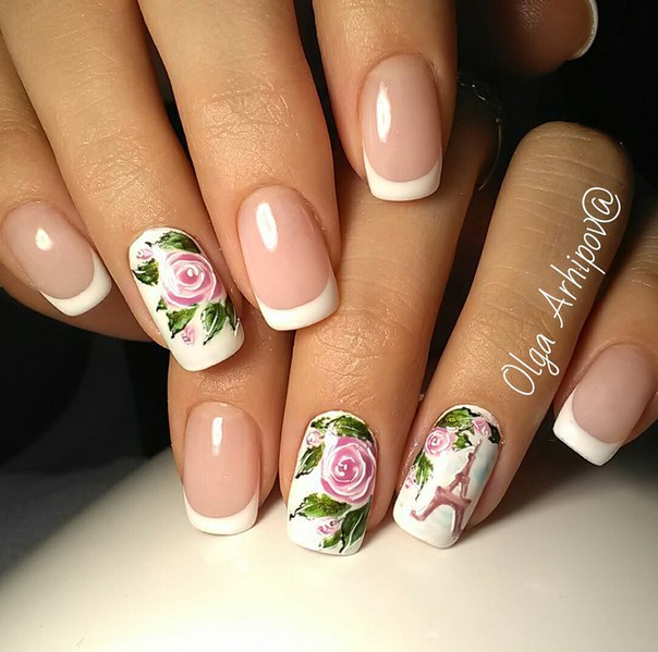Манікюр: Ніжний бежевий френч з об'ємними рожевими квітами на овальних нігтях