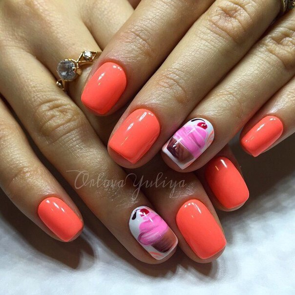 Яскравий помаранчевий манікюр у стилі максималізм з ручним розписом