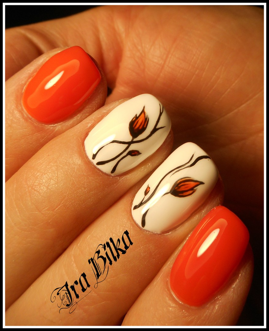 Овальний манікюр "Осіння Квітка": помаранчевий гель-лак та ручний розпис