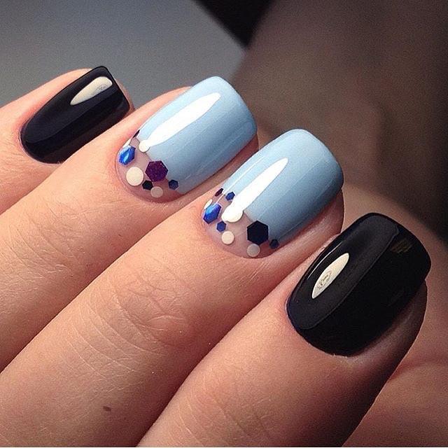 Блискуча геометрія на овальних нігтях: синій, чорний та фіолетовий гель-лак