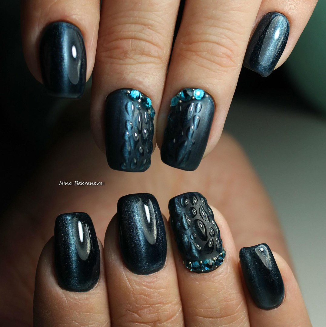 Синій манікюр: поєднання матового, блискучого і 3D дизайну