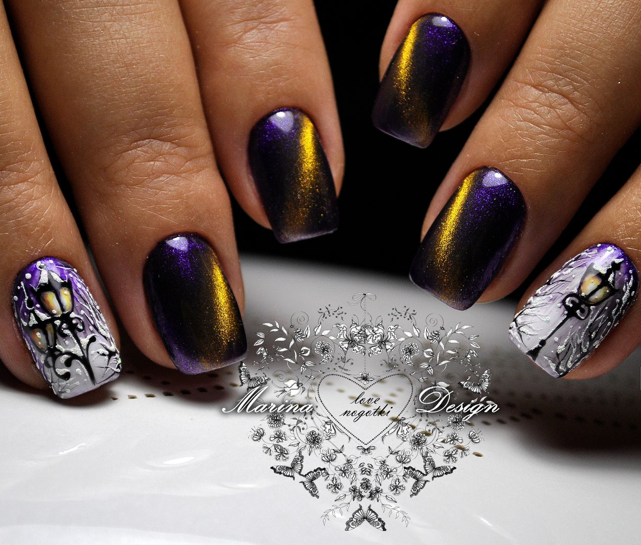 Фіолетовий манікюр із золотим розписом та блискітками на квадратні нігті