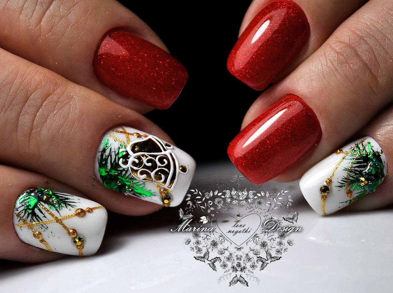 Червоний святковий манікюр з блискучими 3D елементами