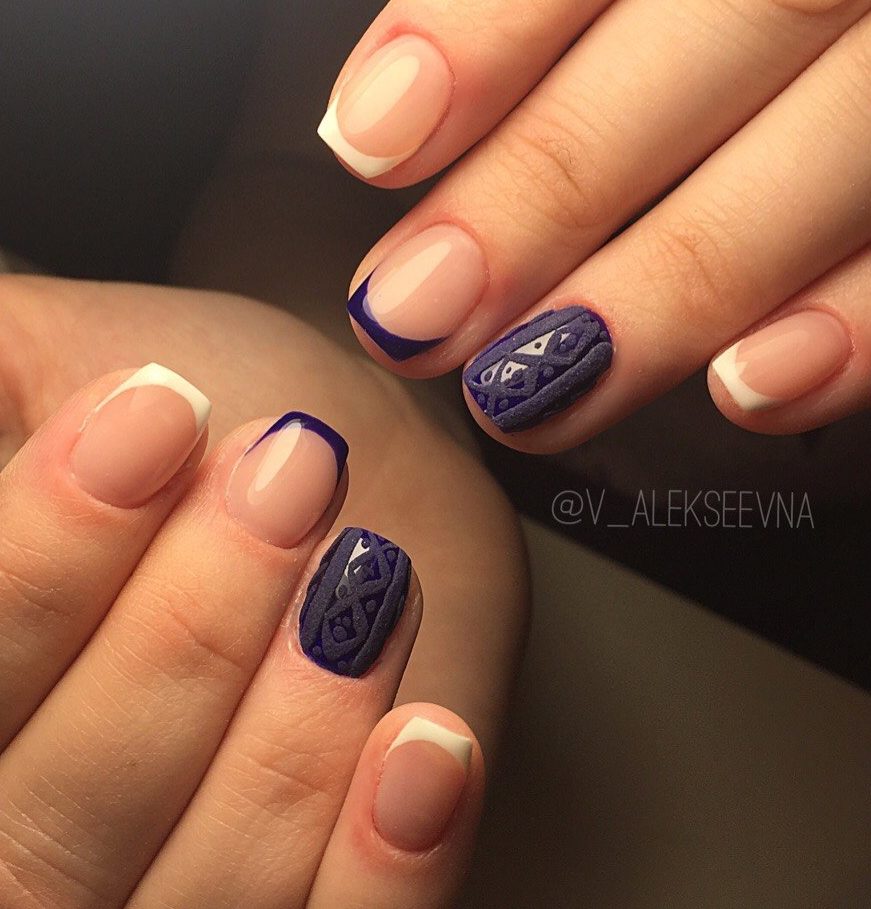 Матовий френч у фіолетових тонах з об'ємною геометрією