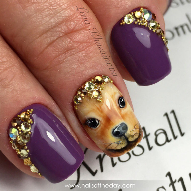 Фіолетовий 3D манікюр з золотими акцентами та стразами