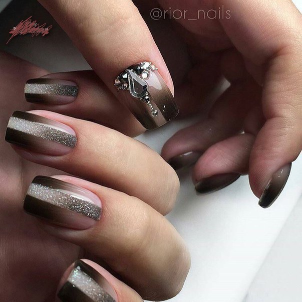 Квадратний манікюр: осіннє омбре в коричневих тонах з 3D-блиском