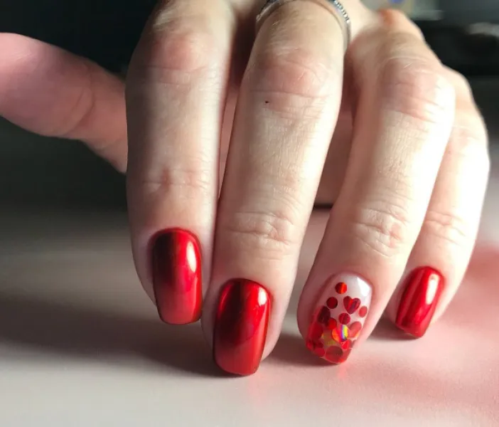 Вогняний червоний хром: блискучі квадратні нігті для вечірки