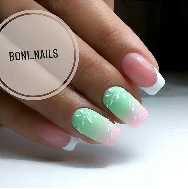 Матовий рожевий френч з ручним розписом зелених квітів