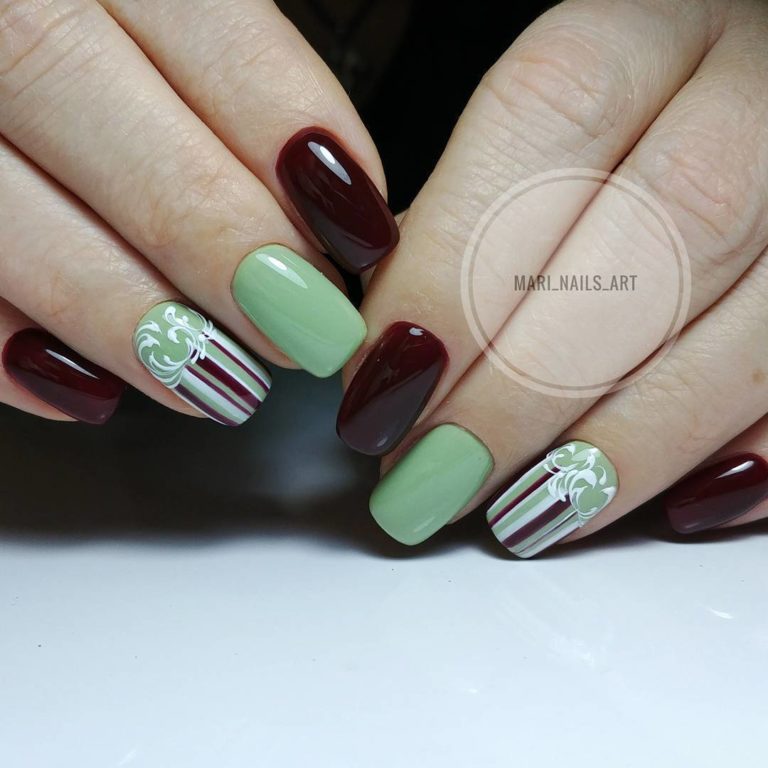 Бордовий манікюр з зеленими квітами та геометрією на квадратних нігтях