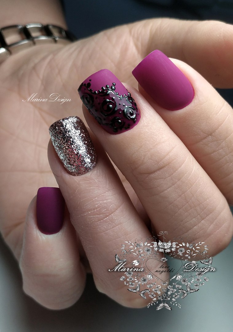 Бордовий матовий манікюр з об'ємними квітами та срібними блискітками