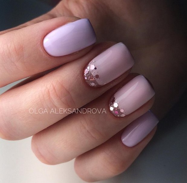 Фіолетовий гель-лак з рожевим акцентом та сріблястими блискітками