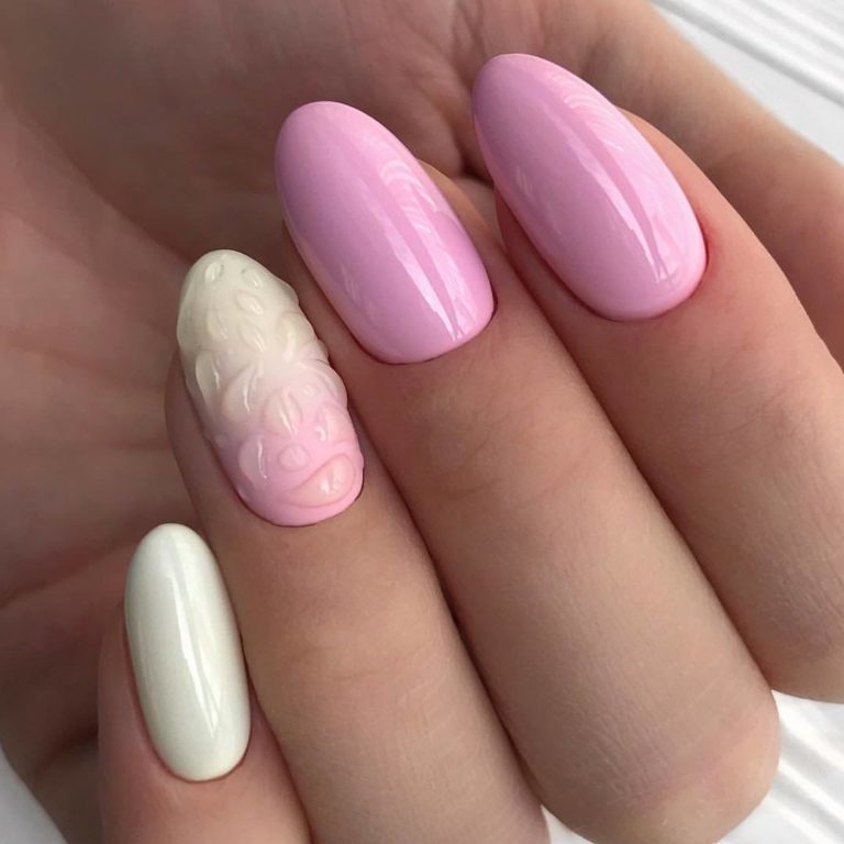 Довгі мигдалеподібні нігті з рожевим омбре, блиском та 3D декором