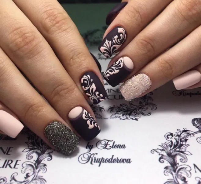 Квадратний манікюр: фіолетовий, рожевий, 3D квіти та блиск