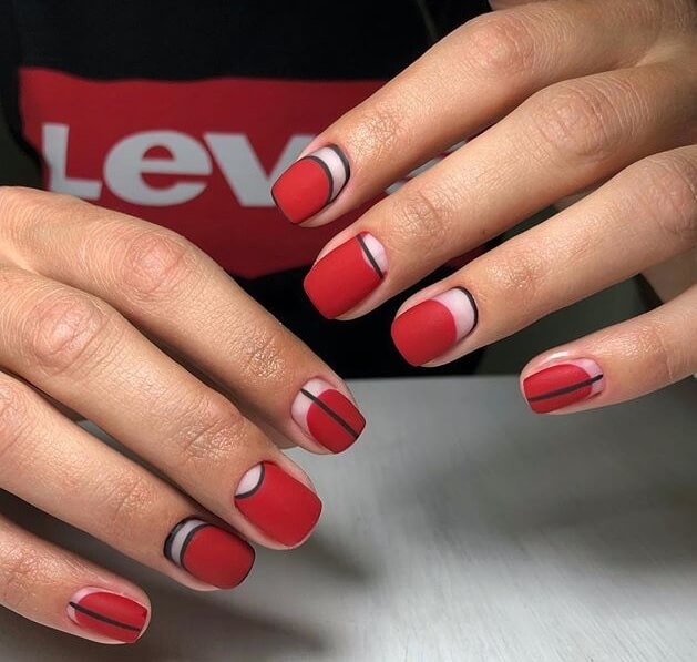 Манікюр: Червоно-чорний матовий мінімалізм з геометрією та негативним простором