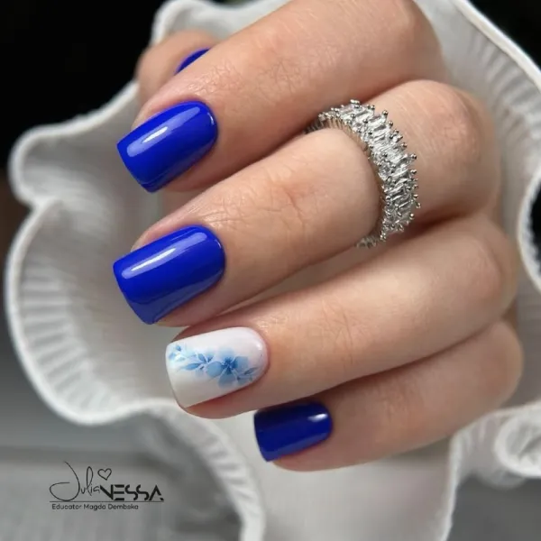 Синій та Білий Квітковий Манікюр: Квадратна Форма, Гель-лак, Розпис