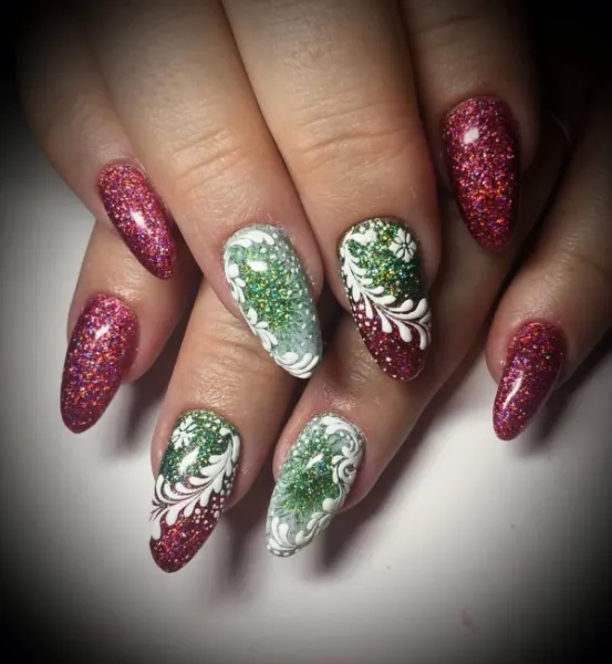 Святковий Червоно-Зелений Максималізм: 3D Квіти та Блискітки на Мигдалі