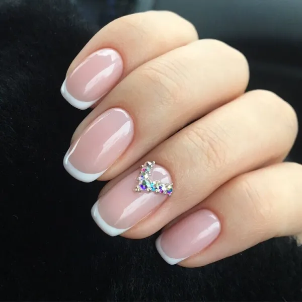 Овальний рожевий френч з 3D-декором та стразами: ніжність і шик