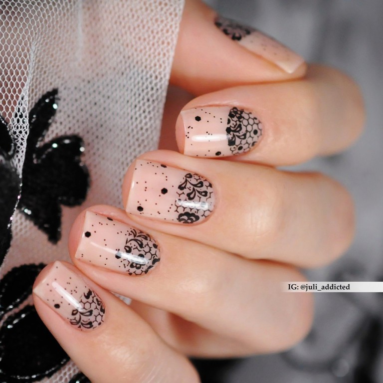 Бежево-чорний квітковий манікюр на овальних нігтях: елегантність негативного простору