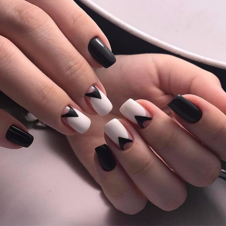 Чорно-білий манікюр: геометричні лінії та негативний простір