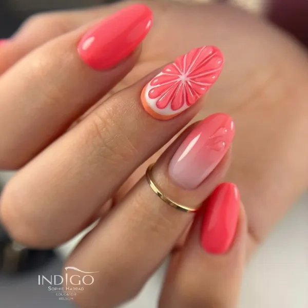 Рожево-помаранчевий омбре на мигдалеподібних нігтях: 3D дизайн гель-лаком