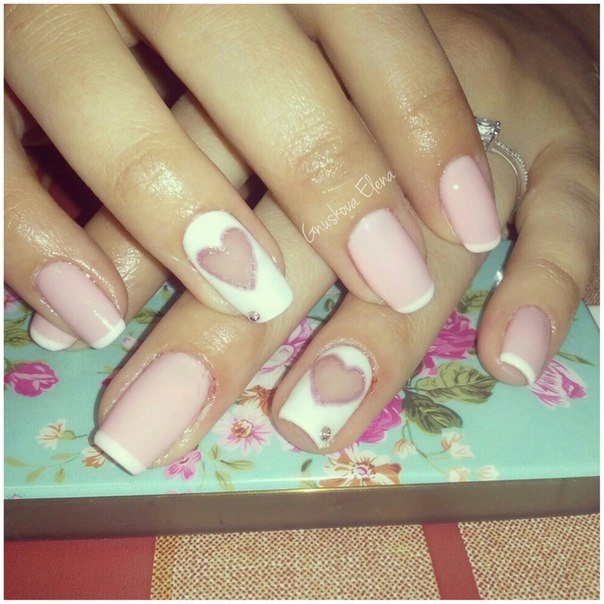 Рожевий френч манікюр з білим і срібними акцентами