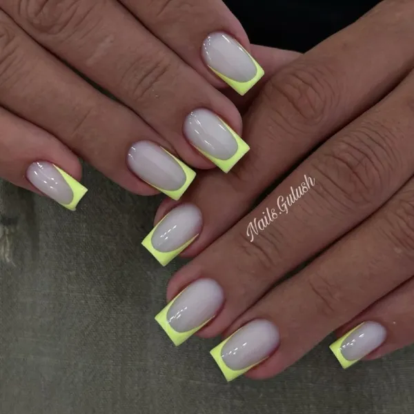 Білий Французький Манікюр з Жовтим Акцентом: Квадратна Форма Гель-лаком