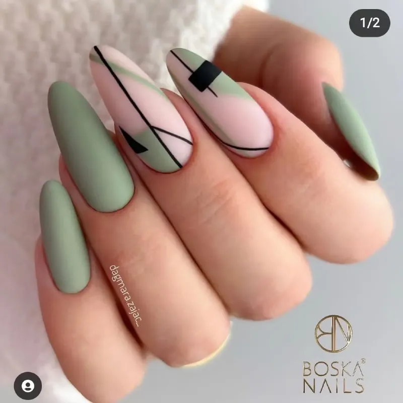 Сучасний Матовий Зелено-Рожевий Манікюр: Геометрія та Абстракція на Мигдалі