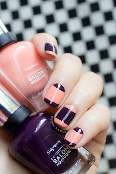 Фіолетовий манікюр з помаранчевою геометрією на коротких нігтях